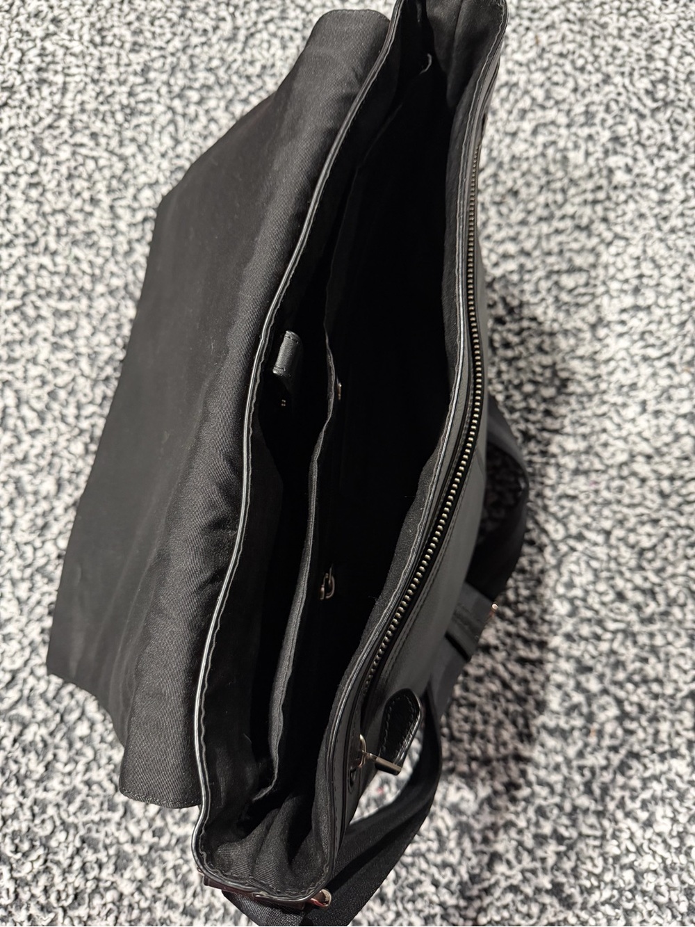 Coach Black Leather Messenger Bag for Men - Minimalist Flap - Picture 3 of 3